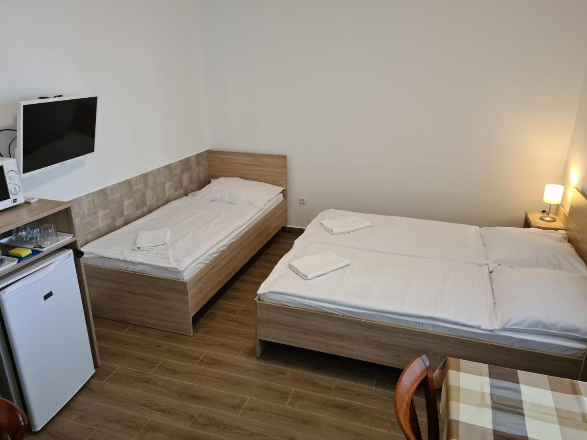 Tancsics Vendeghaz Hotell Siófok Rom bilde