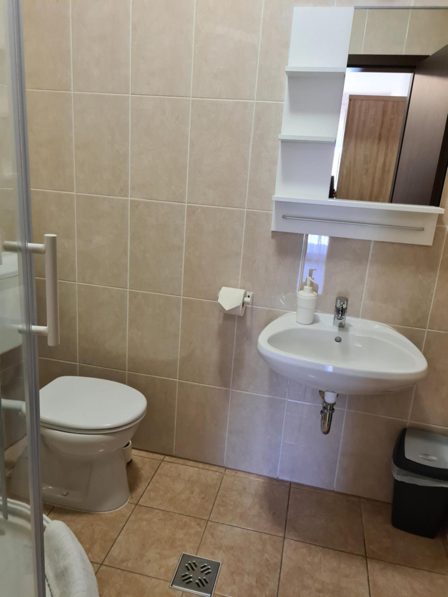 Tancsics Vendeghaz Hotell Siófok Rom bilde