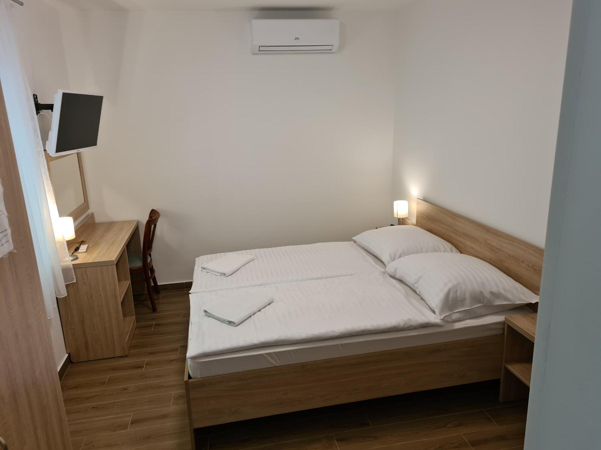Tancsics Vendeghaz Hotell Siófok Rom bilde