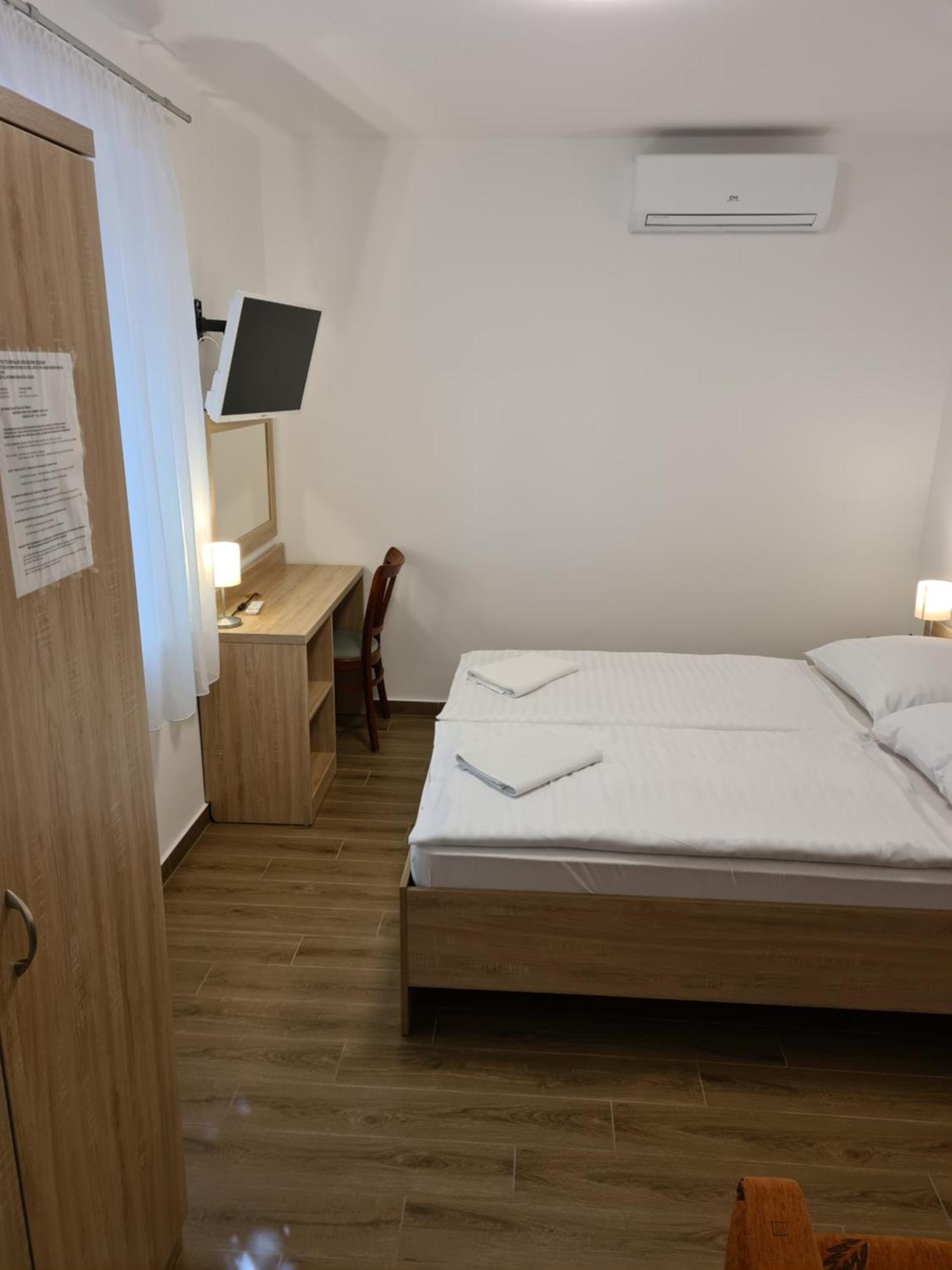 Tancsics Vendeghaz Hotell Siófok Rom bilde
