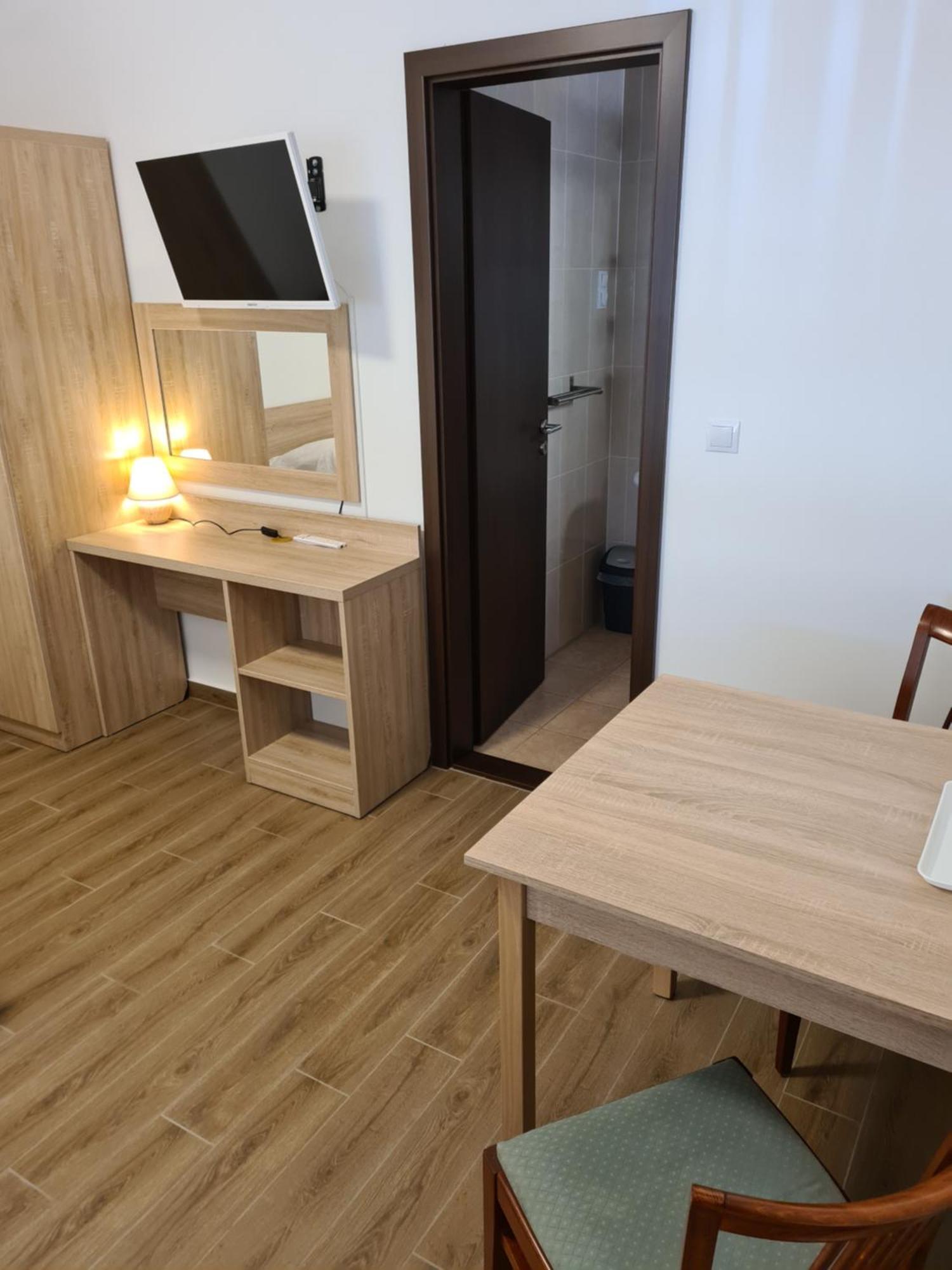 Tancsics Vendeghaz Hotell Siófok Rom bilde