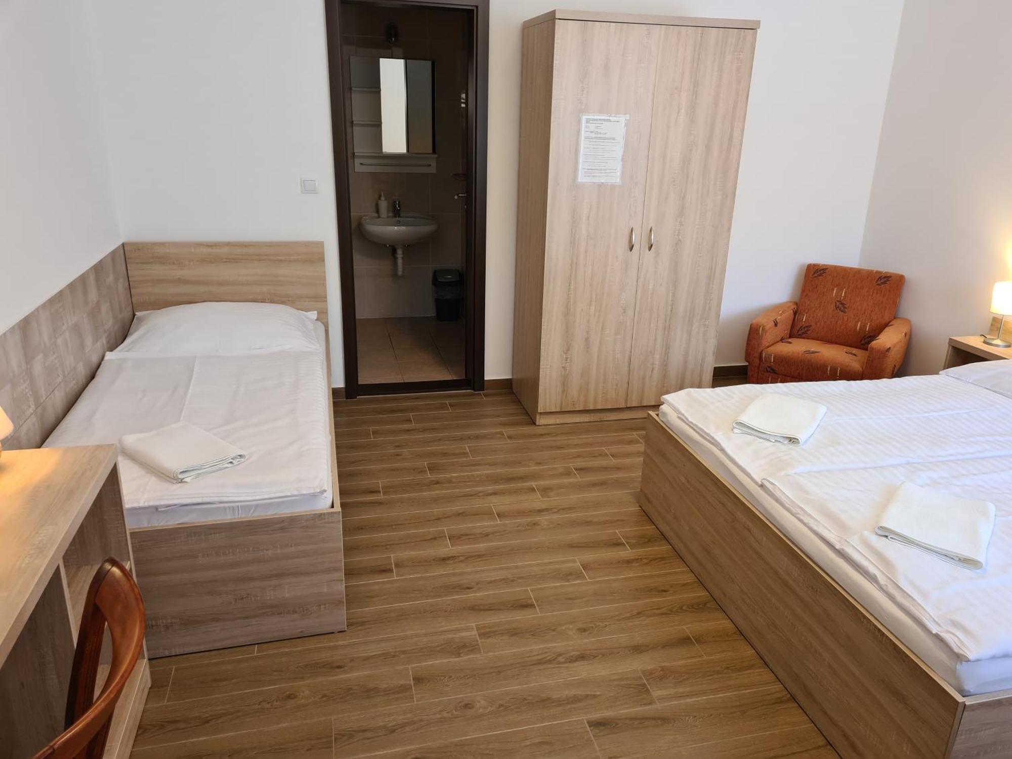 Tancsics Vendeghaz Hotell Siófok Rom bilde