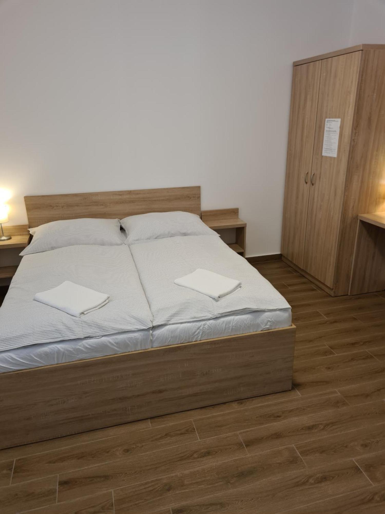 Tancsics Vendeghaz Hotell Siófok Rom bilde