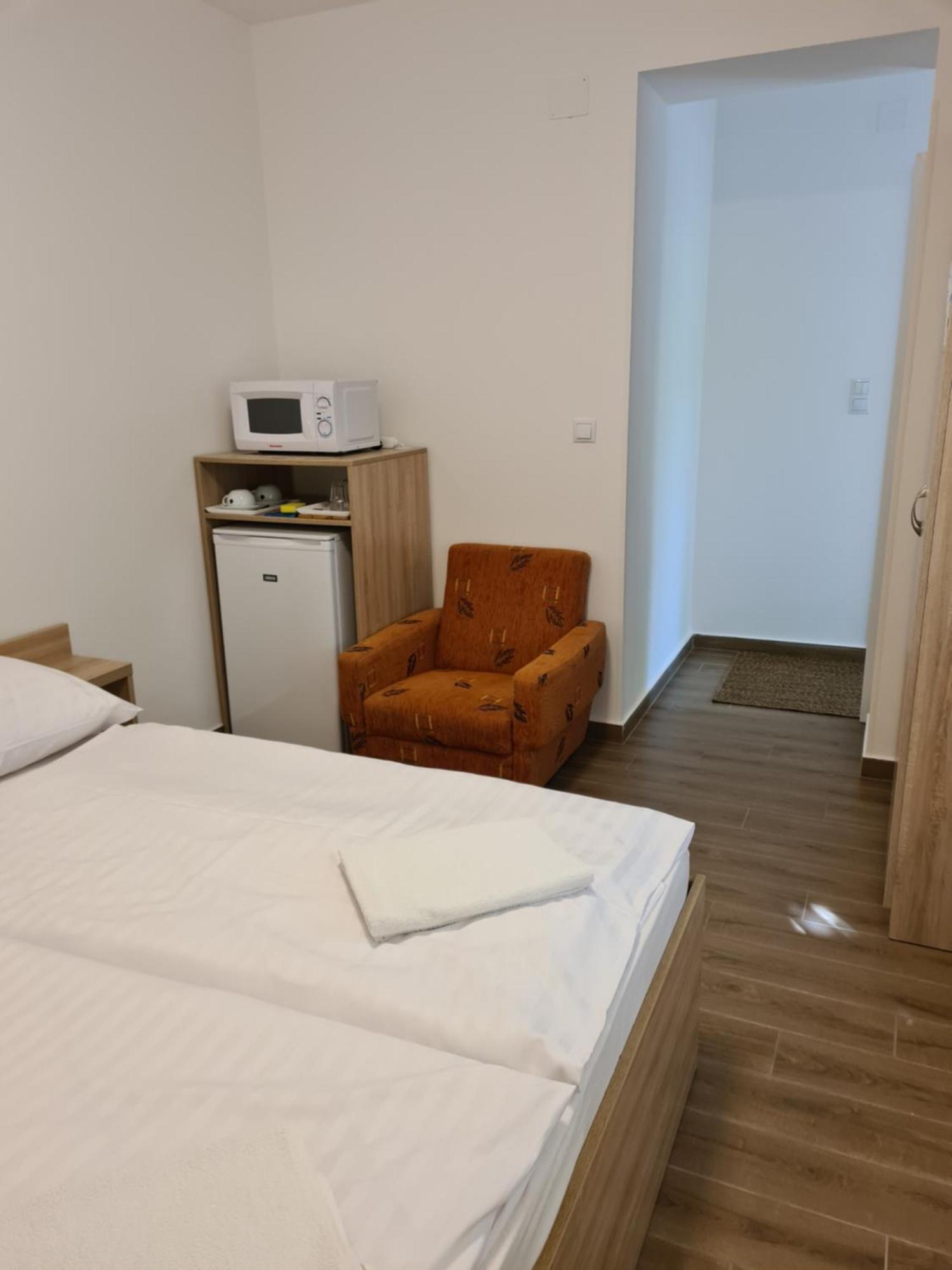 Tancsics Vendeghaz Hotell Siófok Rom bilde