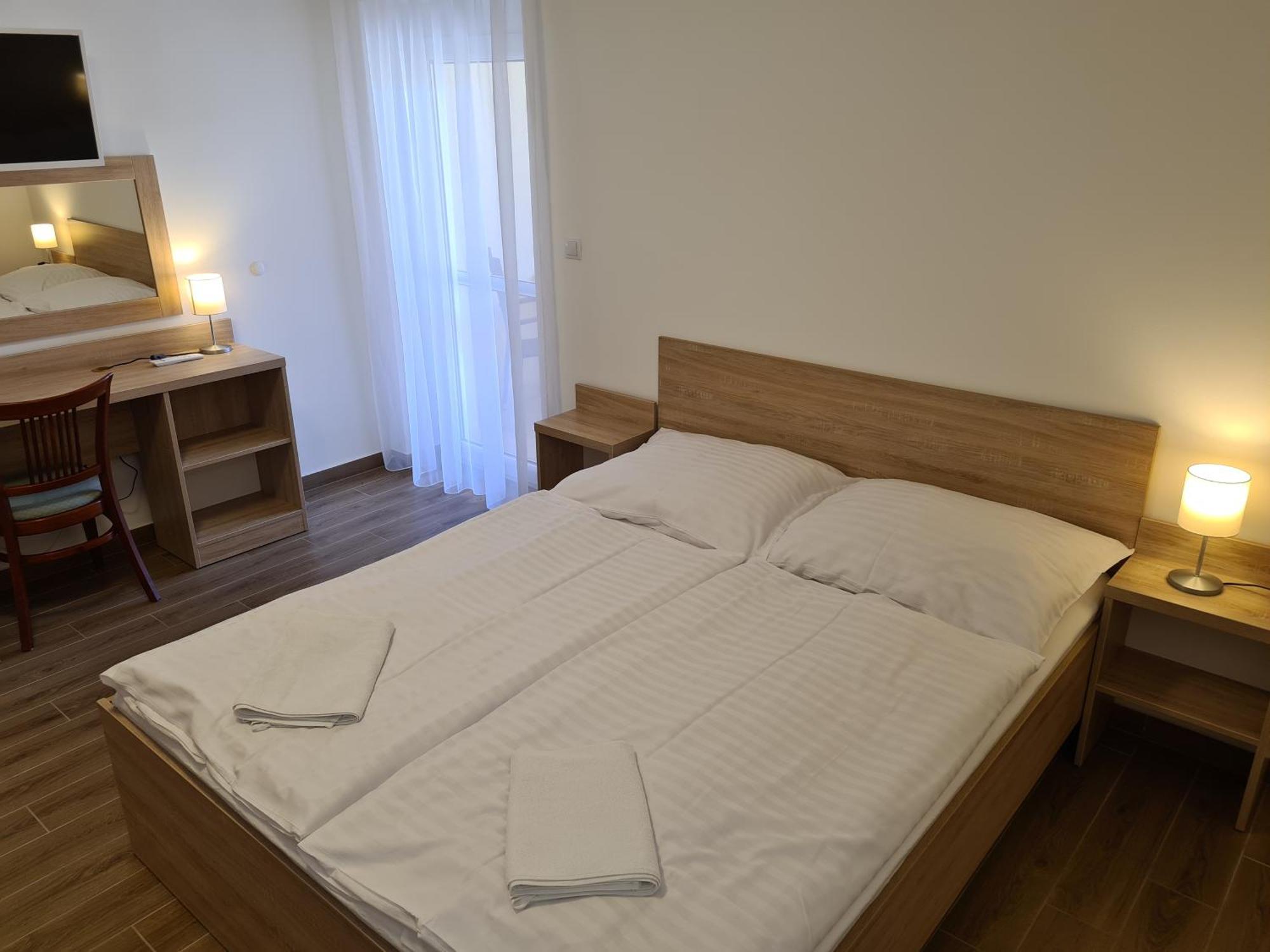 Tancsics Vendeghaz Hotell Siófok Rom bilde